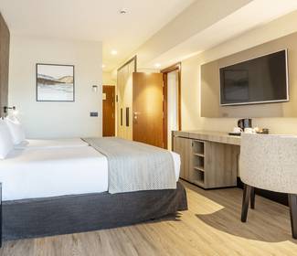 Miteinander verbundene doppelzimmer Hotel ILUNION Málaga Miteinander verbundene doppelzimmer Hotel ILUNION Málaga