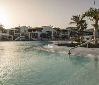 Zwei schwimmbecken Hotel ILUNION Costa Sal Lanzarote Puerto del Carmen Zwei schwimmbecken Hotel ILUNION Costa Sal Lanzarote Puerto del Carmen