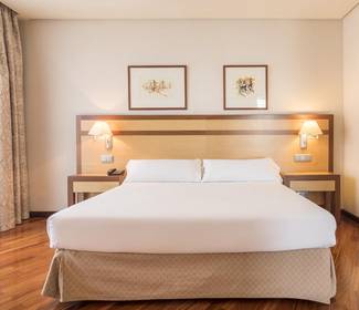 Zïmmer mit wohnzimmer Hotel ILUNION Alcalá Norte Madrid