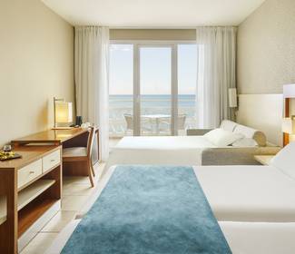Dreibettzimmer mit meerblick Hotel ILUNION Fuengirola