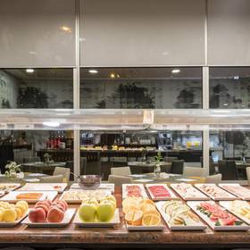 FRÜHSTÜCKSBUFFET ILUNION ALCALÁ NORTE FRÜHSTÜCKSBUFFET ILUNION ALCALÁ NORTE