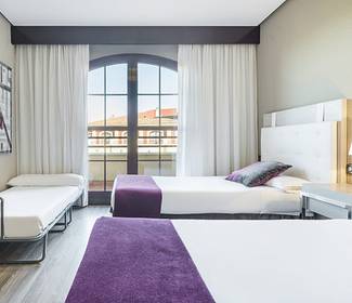 Dreibettzimmer Hotel ILUNION Golf Badajoz