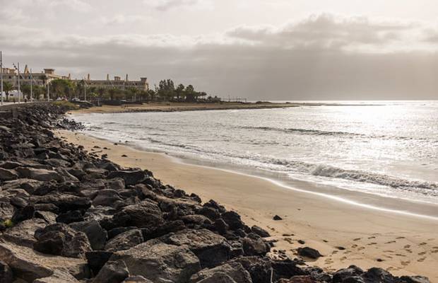 Genieße den sommer in vollen zügen. Hotel ILUNION Costa Sal Lanzarote Puerto del Carmen