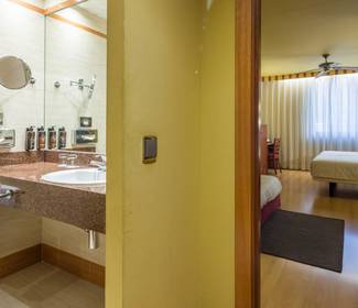Familienzimmer Hotel ILUNION Les Corts – Spa Barcelona Familienzimmer Hotel ILUNION Les Corts – Spa Barcelona