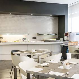 FrÜhstÜcksbuffet ilunion romareda hotel ilunion romareda saragossa FrÜhstÜcksbuffet ilunion romareda hotel ilunion romareda saragossa