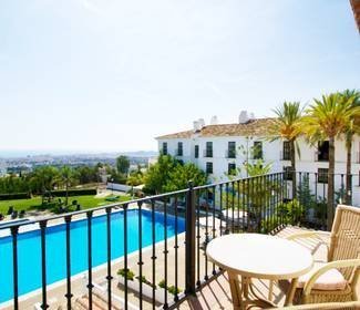 Doppelzimmer mit ausblick auf das schwimmbad Hotel ILUNION Hacienda de Mijas Doppelzimmer mit ausblick auf das schwimmbad Hotel ILUNION Hacienda de Mijas