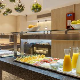 Frühstück Hotel ILUNION Auditori Barcelona Frühstück Hotel ILUNION Auditori Barcelona
