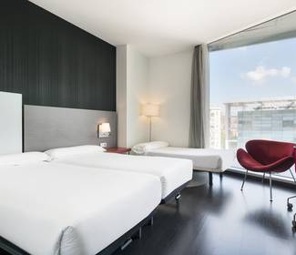 Dreibettzimmer Hotel ILUNION Atrium Madrid