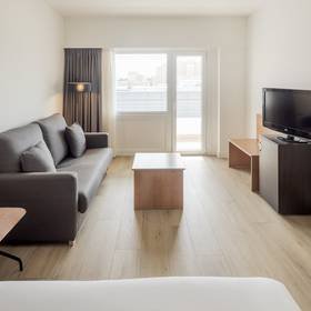 Dreibettzimmer Hotel ILUNION Romareda Saragossa Dreibettzimmer Hotel ILUNION Romareda Saragossa