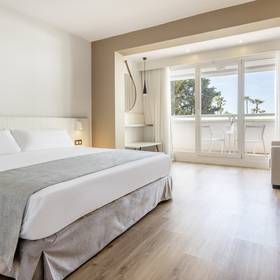 Dreibettzimmer Hotel ILUNION Islantilla Huelva Dreibettzimmer Hotel ILUNION Islantilla Huelva
