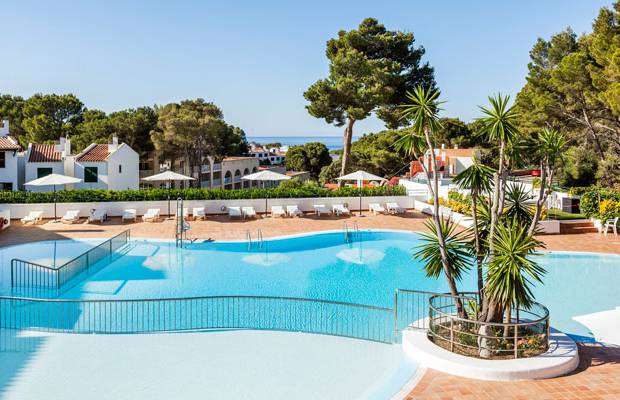 Genieße den sommer in vollen zügen. Hotel ILUNION Menorca Cala Galdana