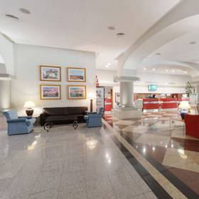 Empfangshalle Hotel ILUNION Les Corts – Spa Barcelona Empfangshalle Hotel ILUNION Les Corts – Spa Barcelona