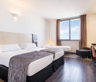 Dreibettzimmer Hotel ILUNION Aqua 4 Valencia Dreibettzimmer Hotel ILUNION Aqua 4 Valencia