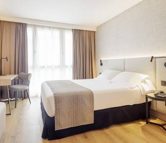 Standarddoppelzimmer Hotel ILUNION San Sebastián Donostia-San Sebastián Standarddoppelzimmer Hotel ILUNION San Sebastián Donostia-San Sebastián