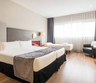 Dreibettzimmer Hotel ILUNION Barcelona