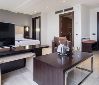 Zimmer junior suite Hotel ILUNION Almirante Barcelona