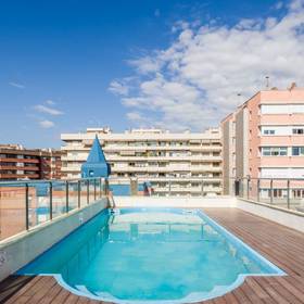 Schwimmbad Hotel ILUNION Les Corts – Spa Barcelona Schwimmbad Hotel ILUNION Les Corts – Spa Barcelona