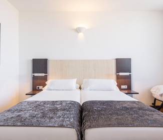 Dreibettzimmer Hotel ILUNION Aqua 4 Valencia Dreibettzimmer Hotel ILUNION Aqua 4 Valencia