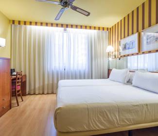 Familienzimmer Hotel ILUNION Les Corts – Spa Barcelona Familienzimmer Hotel ILUNION Les Corts – Spa Barcelona
