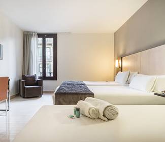 Dreibettzimmer Hotel ILUNION Almirante Barcelona Dreibettzimmer Hotel ILUNION Almirante Barcelona