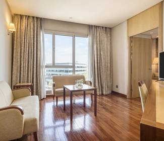 Zïmmer mit wohnzimmer Hotel ILUNION Alcalá Norte Madrid