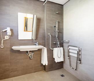 Barrierefreies zimmer Hotel ILUNION Menorca Cala Galdana