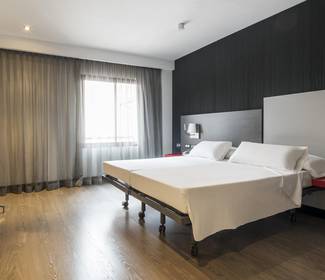 Barrierefreies zimmer Hotel ILUNION Suites Madrid Barrierefreies zimmer Hotel ILUNION Suites Madrid