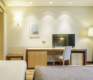 Doppelzimmer mit zustellbett Hotel ILUNION Pío XII Madrid Doppelzimmer mit zustellbett Hotel ILUNION Pío XII Madrid