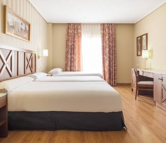 Standard dreibettzimmer Hotel ILUNION Alcora Sevilla