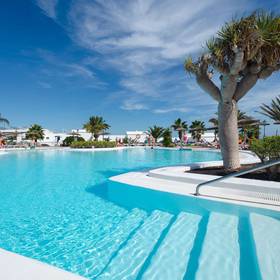 Schwimmbad Hotel ILUNION Costa Sal Lanzarote Puerto del Carmen Schwimmbad Hotel ILUNION Costa Sal Lanzarote Puerto del Carmen