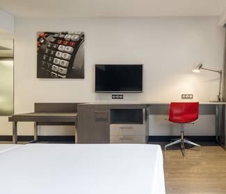 Barrierefreies zimmer Hotel ILUNION Suites Madrid Barrierefreies zimmer Hotel ILUNION Suites Madrid