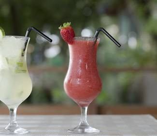 Schwimmbäder und gärten Hotel ILUNION Alcora Sevilla