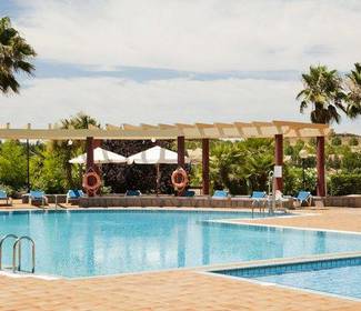 Schwimmbad Hotel ILUNION Golf Badajoz Schwimmbad Hotel ILUNION Golf Badajoz