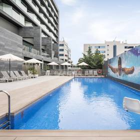 Schwimmbad ilunion atrium Hotel ILUNION Atrium Madrid Schwimmbad ilunion atrium Hotel ILUNION Atrium Madrid