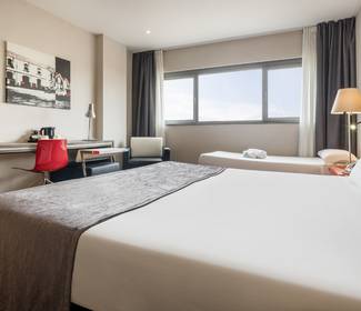 Dreibettzimmer Hotel ILUNION Barcelona