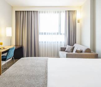 Doppelzimmer Hotel ILUNION Valencia 4