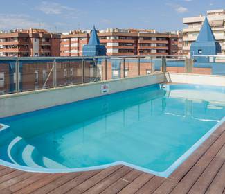 Schwimmbad auf dem dach Hotel ILUNION Les Corts Spa Barcelona