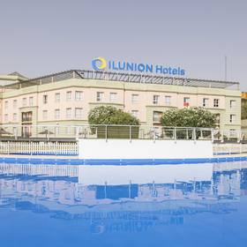 Schwimmbad Hotel ILUNION Alcora Sevilla Schwimmbad Hotel ILUNION Alcora Sevilla