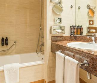 Doppelzimmer Hotel ILUNION Les Corts – Spa Barcelona Doppelzimmer Hotel ILUNION Les Corts – Spa Barcelona