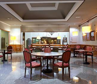 Restaurant und piano-bar Hotel ILUNION Les Corts – Spa Barcelona Restaurant und piano-bar Hotel ILUNION Les Corts – Spa Barcelona