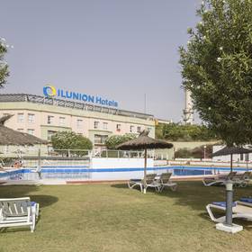 Schwimmbad Hotel ILUNION Alcora Sevilla Schwimmbad Hotel ILUNION Alcora Sevilla