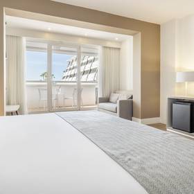 Dreibettzimmer Hotel ILUNION Islantilla Huelva Dreibettzimmer Hotel ILUNION Islantilla Huelva