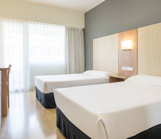Vierbettzimmer Hotel ILUNION Romareda Saragossa Vierbettzimmer Hotel ILUNION Romareda Saragossa