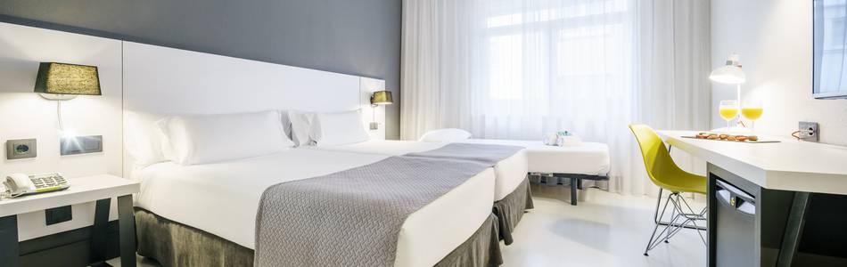 Dreibettzimmer ILUNION Bilbao Hotel Dreibettzimmer ILUNION Bilbao Hotel