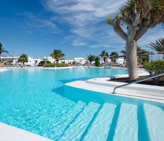 Zwei schwimmbecken Hotel ILUNION Costa Sal Lanzarote Puerto del Carmen Zwei schwimmbecken Hotel ILUNION Costa Sal Lanzarote Puerto del Carmen