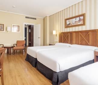 Standard dreibettzimmer Hotel ILUNION Alcora Sevilla