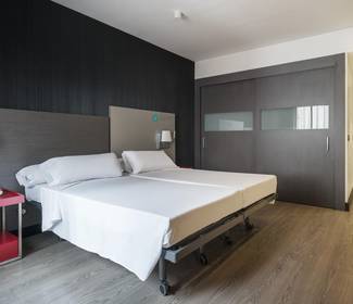 Barrierefreies zimmer Hotel ILUNION Suites Madrid Barrierefreies zimmer Hotel ILUNION Suites Madrid