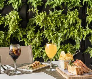 Cafeteria und terrasse: Hotel ILUNION Alcalá Norte Madrid Cafeteria und terrasse: Hotel ILUNION Alcalá Norte Madrid