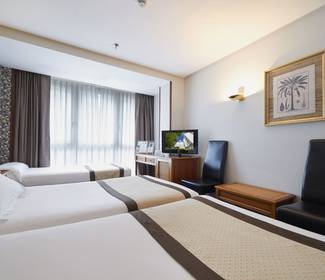 Dreibettzimmer (3 erwachsene) Hotel ILUNION San Sebastián Donostia-San Sebastián Dreibettzimmer (3 erwachsene) Hotel ILUNION San Sebastián Donostia-San Sebastián