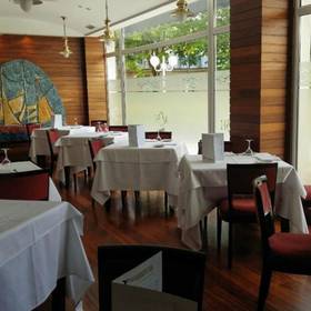 Bar Hotel ILUNION San Sebastián Donostia-San Sebastián Bar Hotel ILUNION San Sebastián Donostia-San Sebastián